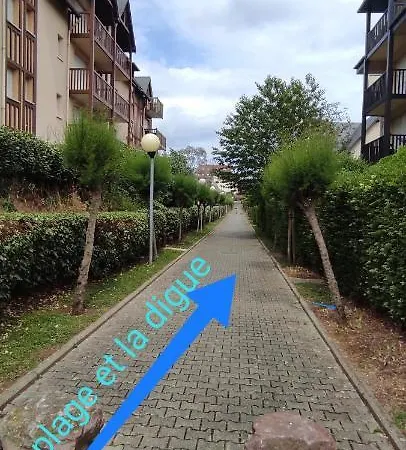 Le Vip Cabourg,200m De La Et De La Promenade Marcel Proust,600m Du Centre, Agreable F2 En Rez De Jardin Cabourg