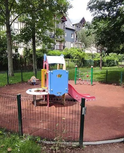 Le Vip Cabourg: Seaside Garden Retreat Near Proust Promenade