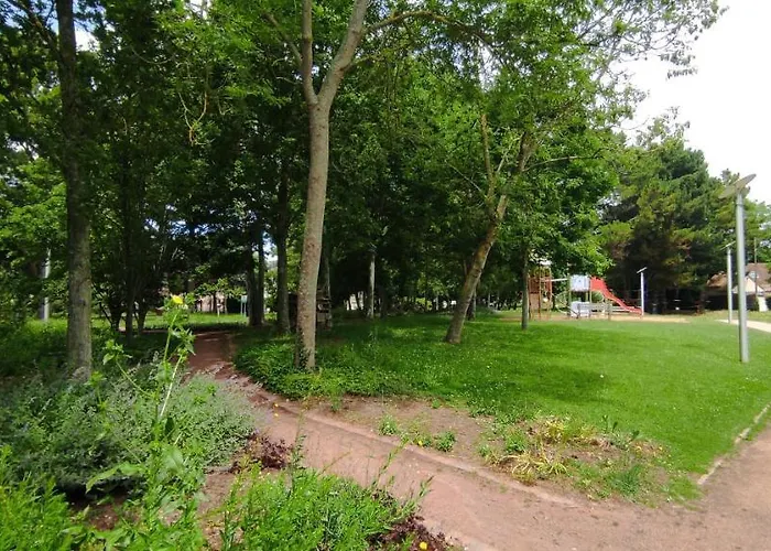 Le Vip Cabourg: Seaside Garden Retreat Near Proust Promenade Apartment Cabourg