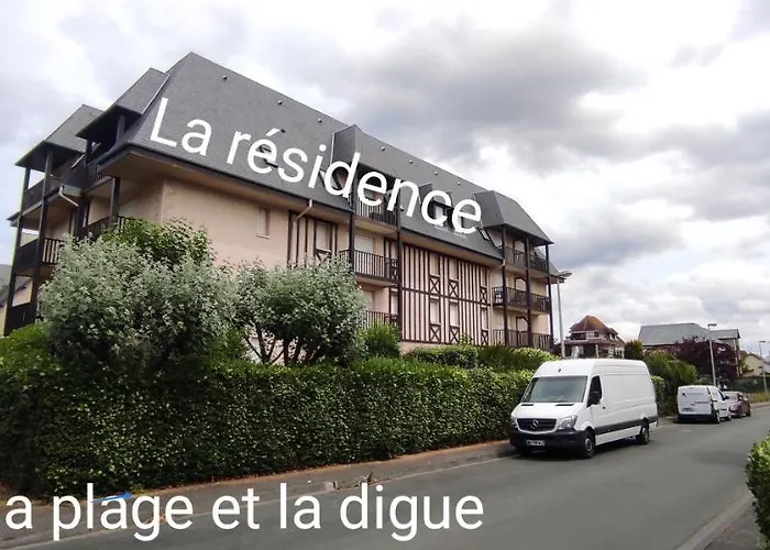 Le Vip Cabourg: Seaside Garden Retreat Near Proust Promenade Apartment *
