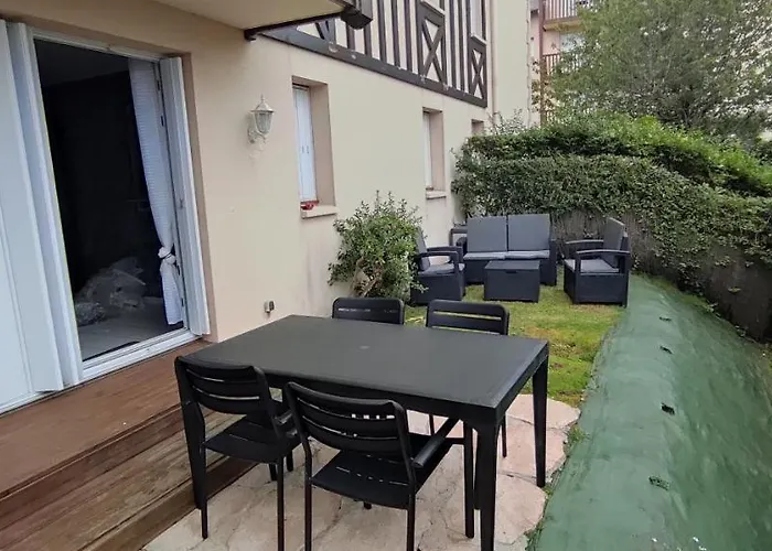 Le Vip Cabourg: Seaside Garden Retreat Near Proust Promenade Apartment Cabourg