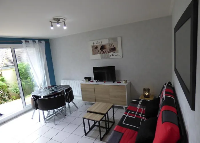 Apartment Le Vip Cabourg: Seaside Garden Retreat Near Proust Promenade *